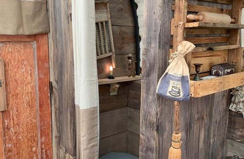 Hot Springs Other | Prairie Palace Covered Wagon