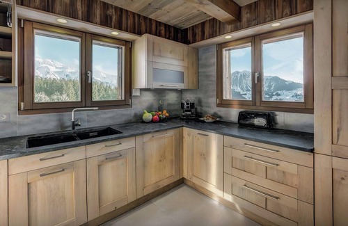 Manigod Ski Chalet | Pralor Le Nova - luxury ski chalet for 8, hot tub & views - OVO Network