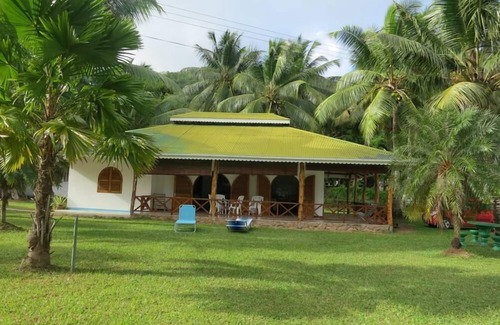 Praslin Island House | Praslin: house/villa - Praslin in front of the sea