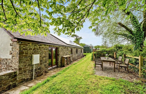 Black Torrington House | Pratts Barn - Two Bedroom House, Sleeps 4