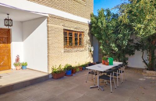 San Jeronimo House | Preciosa casa grande con patio en Sevilla 8PAX