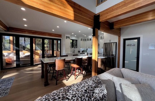 Catchacoma Cottage | Precious Gold on Gold Lake