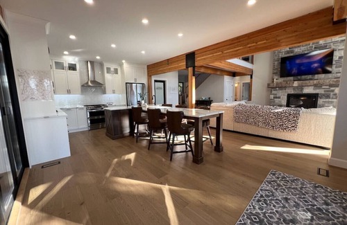 Catchacoma Cottage | Precious Gold on Gold Lake
