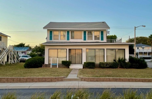 Ash House | Precious Memories Home (across from beach)