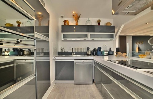 La Rochelle Apartment | Precious- Terrace, Free Parking, Air Conditioning