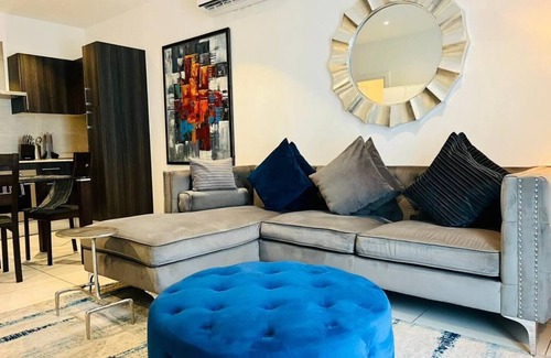 Cantonments House | Premier 1BR APT with Pool View, Embassy Gardensnn