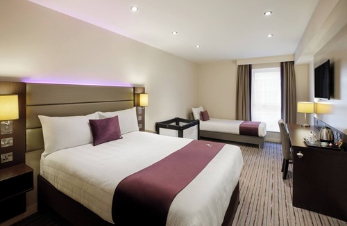 Milngavie Hotel | Premier Inn Glasgow - Milngavie