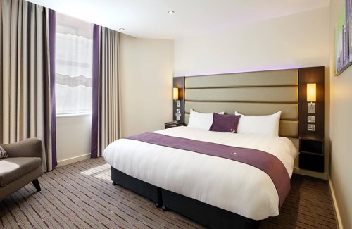 Uxbridge North Hotel | Premier Inn London Uxbridge Town Centre