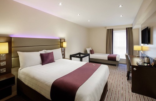 Trotterscliffe Hotel | Premier Inn Maidstone/Sevenoaks