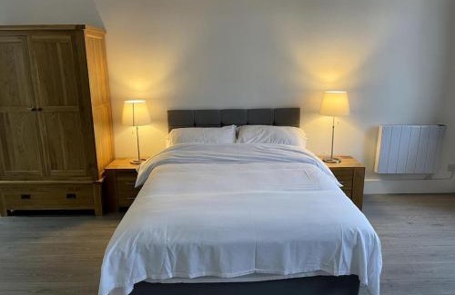 Uphall Apartment | Premier Studio B