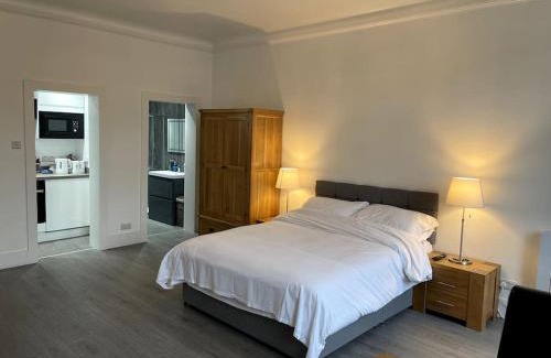 Uphall Apartment | Premier Studio B