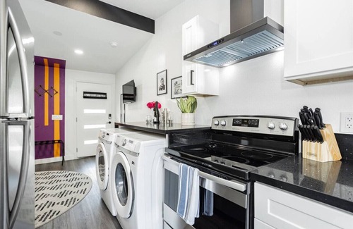 Beverly Green House | Premier Studio Escape: Luxe Stay Near Vegas Strip