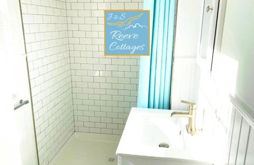 Aquebogue House | Premier Waterfront Cottage 3