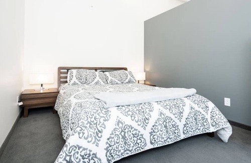 Downtown Winnipeg Condo | Premium 2BD Loft DT Heated Parking Rooftop Patio BBQ Gym Coffee