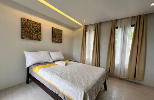 Laurel Bed & Breakfast | Premium 5 Bedroom Family Estate Overlooking Lake Taal