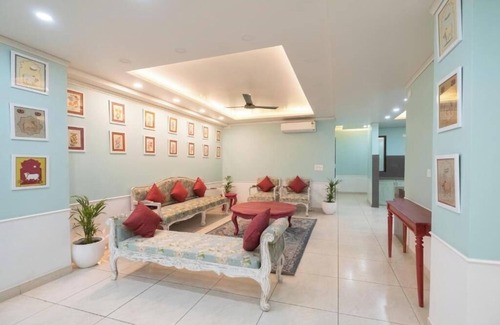 Panch Batti Apartment | Premium Balcony Room