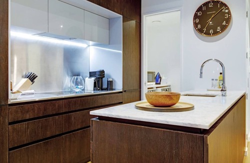 Grafton Apartment | Premium Cityscape Abode w Skytower view & Parking