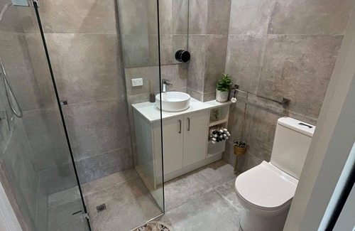 St. Albans House | Premium Double Bedroom In A Beautiful Suburb