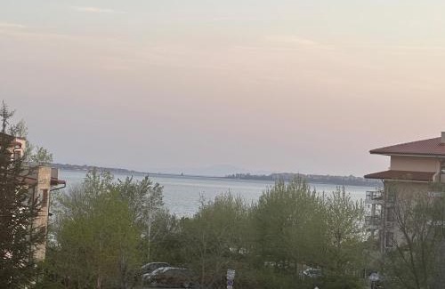 Yurta Apartment | Premium Ferienwohnung SWETI WLAS Polarstar Beach Luxury Apartment 150 m zum Strand Pool 3 Balkone Meeresblick Google TV bis zu 6 Personen