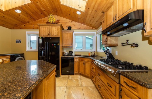 Central Elgin Cottage | Premium on First - across the street from the beach!