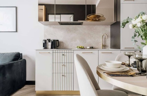 Piasek Południe Apartment | Premium Retreat by the Market Square