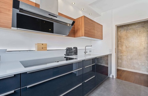 Cents Apartment | Premium Stay in Modern City Apartment