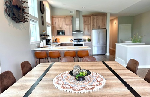 Riverside House | PREMIUM SUNRISE HOUSE Waterfront Views Sauna 20% Off Bike Rentals+MTB Pass