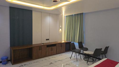 Ratlam Hotel | Premvakita restaurant and hotel
