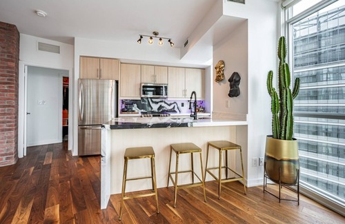 Bathurst Quay Hotel | Presidential Hotel - Stunning City and Water Views