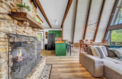 Beech Mountain Cabin | Press Pause | Hot Tub + Epic Mountain Views