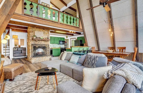 Beech Mountain Cabin | Press Pause | Hot Tub + Epic Mountain Views