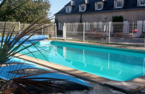 Val-du-Layon Cottage | PRESTIGIOUS COTTAGE WITH HEATED POOL, POOL TABLE AND GAMES ROOM
