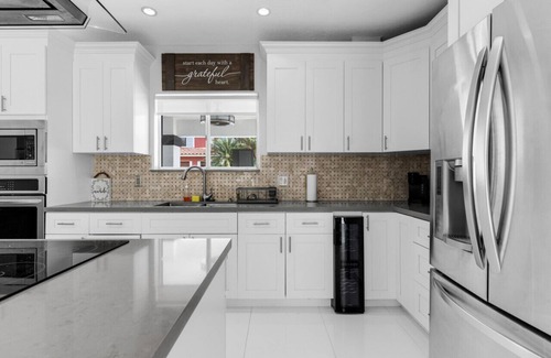 Ludlam House | Prestigious Home with Pool