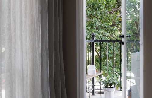 Prahran Apartment | Prestigious in Prahran by Ready Set Stay- linen, WIFI, across the road from park