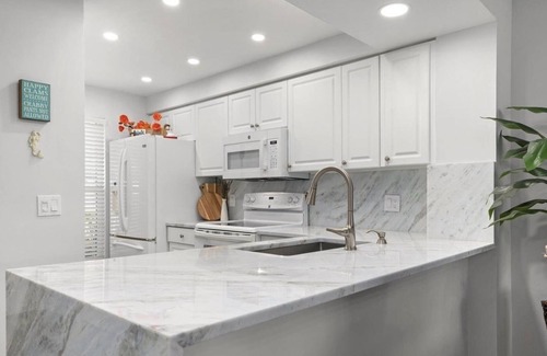 Plantation Condo | Prestigious PGA Golf & Country Club condo on 10th hole now booking for 2026!