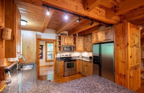 Sapphire Cabin | Prestine Log Cabin Sapphire Valley, NC Blue Ridge Mountains
