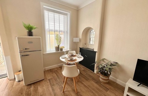 Prestwick Apartment | Prestwick/KingB/PetsOk/FreeP/Wifi/Tv