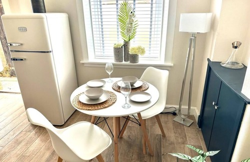 Prestwick Apartment | Prestwick/KingB/PetsOk/FreeP/Wifi/Tv