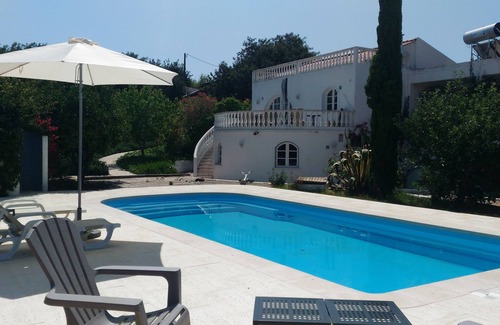 Silves House | Pretty old house in the center of the Algarve with swimming pool.