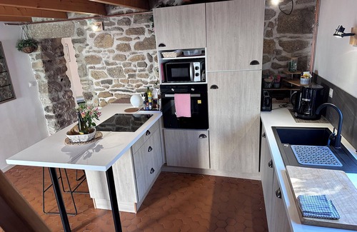 Ploudalmezeau House | PRETTY COTTAGE CLOSE TO BEACHES AND PORT, KAYAKS, PETS ALLOWED