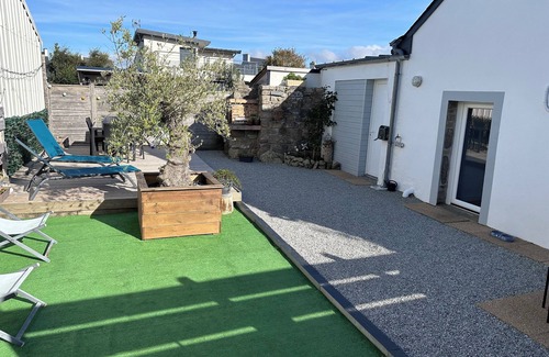 Ploudalmezeau House | PRETTY COTTAGE CLOSE TO BEACHES AND PORT, KAYAKS, PETS ALLOWED