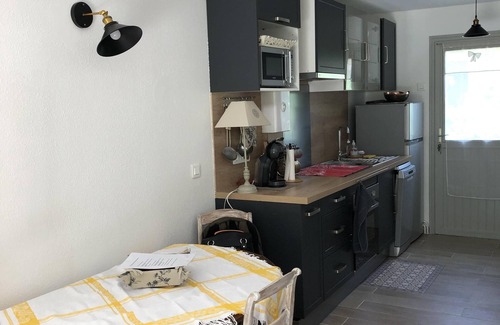 Villers-sur-Mer Cottage | Pretty Cottage with small garden