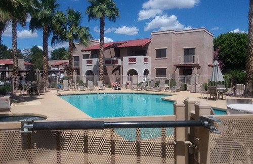 Glendale Condo | Pretty plush and comfortable condo convenient to many amenities and activities