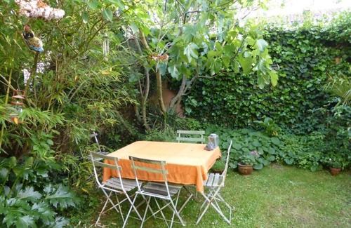 La Rochelle House | Pretty, quiet artist's house with garden