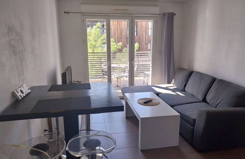 10th Arrondissement Apartment | Pretty T2 with swimming pool