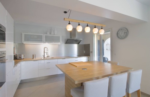 Aix-les-Bains House | Pretty terraced house with garden level and garage