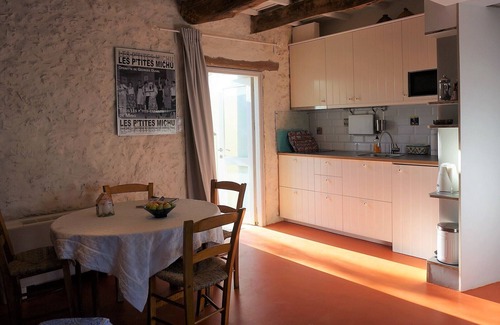 Makhairoi House | Pretty traditional house with a large swimming pool for 2/4