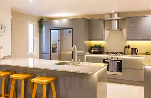 Moravit Villa | Pretty Traditional Villa with Heated Pool.
