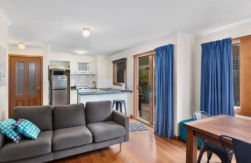 Torquay House | Price on the Beach 2c - Beautiful spacious pet friendly home next to the ocean