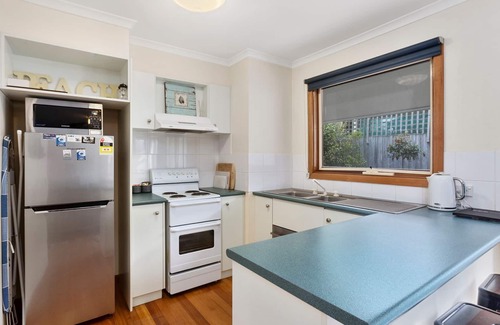 Torquay House | Price on the Beach 2c - Beautiful spacious pet friendly home next to the ocean